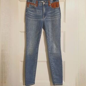 Good American High Rise Skinny Light Wash Jeans with Camel Colored Details sz 2